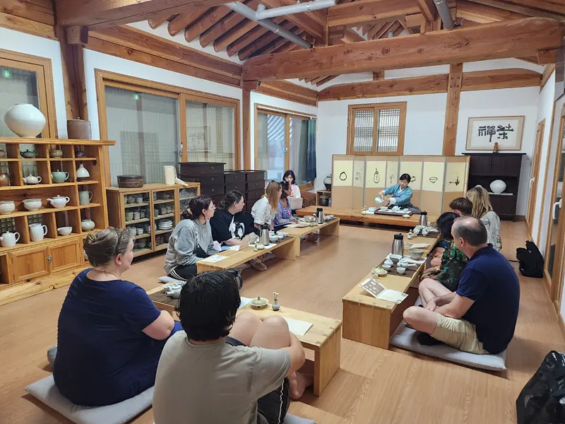 Cérémonie du thé en Corée du Sud dans un programme de templestay