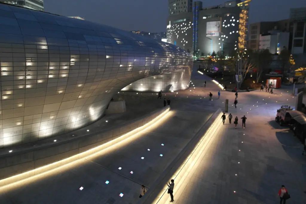Dongdaemun Design Plaza de nuit