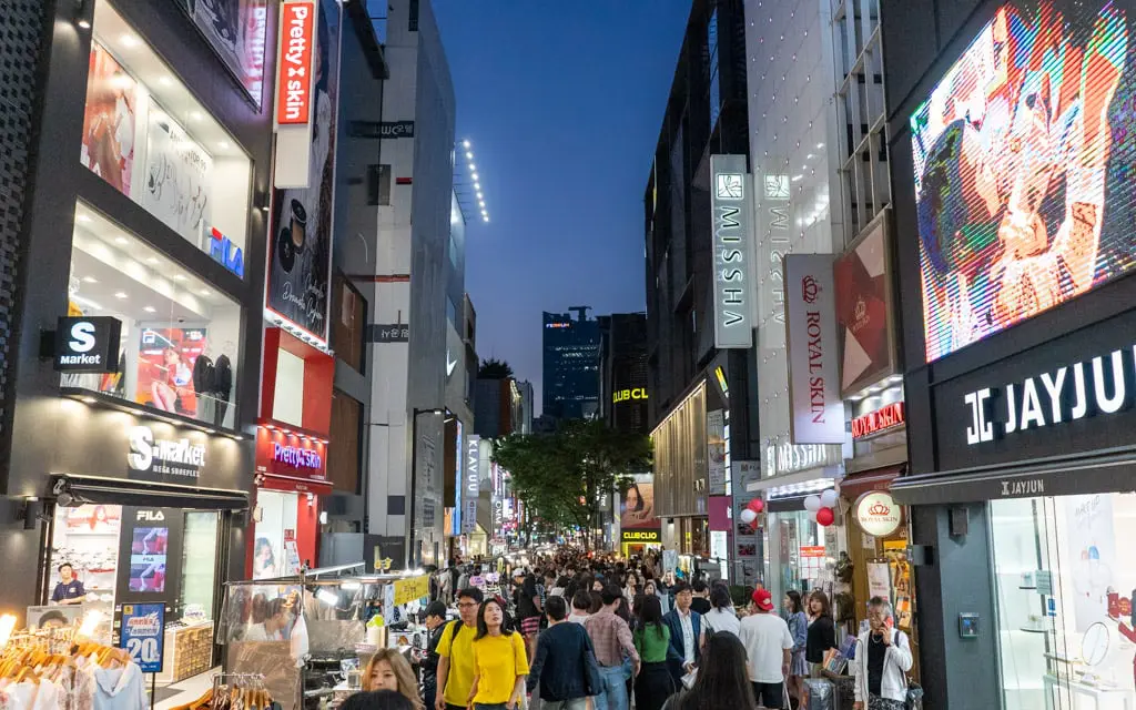 Rue commerçante du quartier de myeongdong