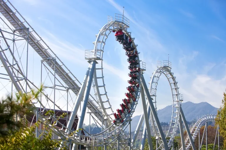 Rolling-X-Train : montagne russe avec deux loopings