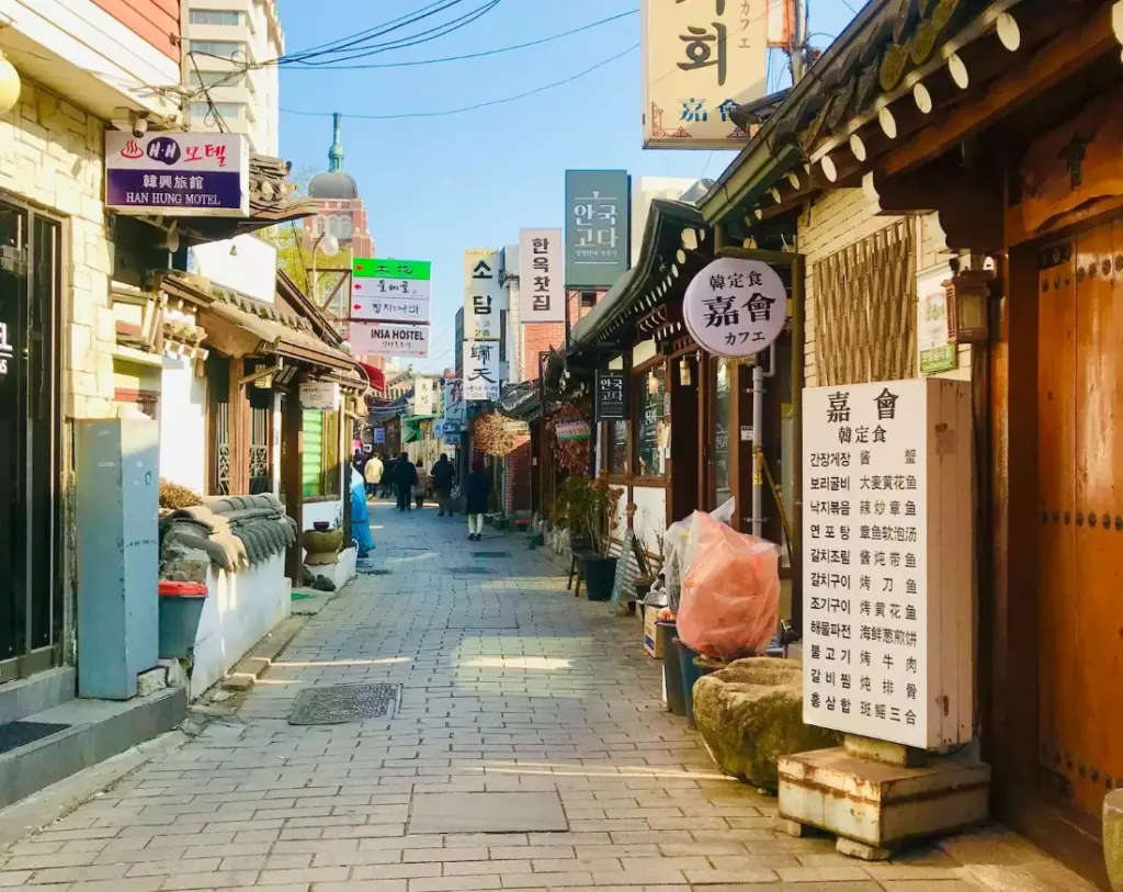 Ruelle du quartier d'Insadong à Séoul