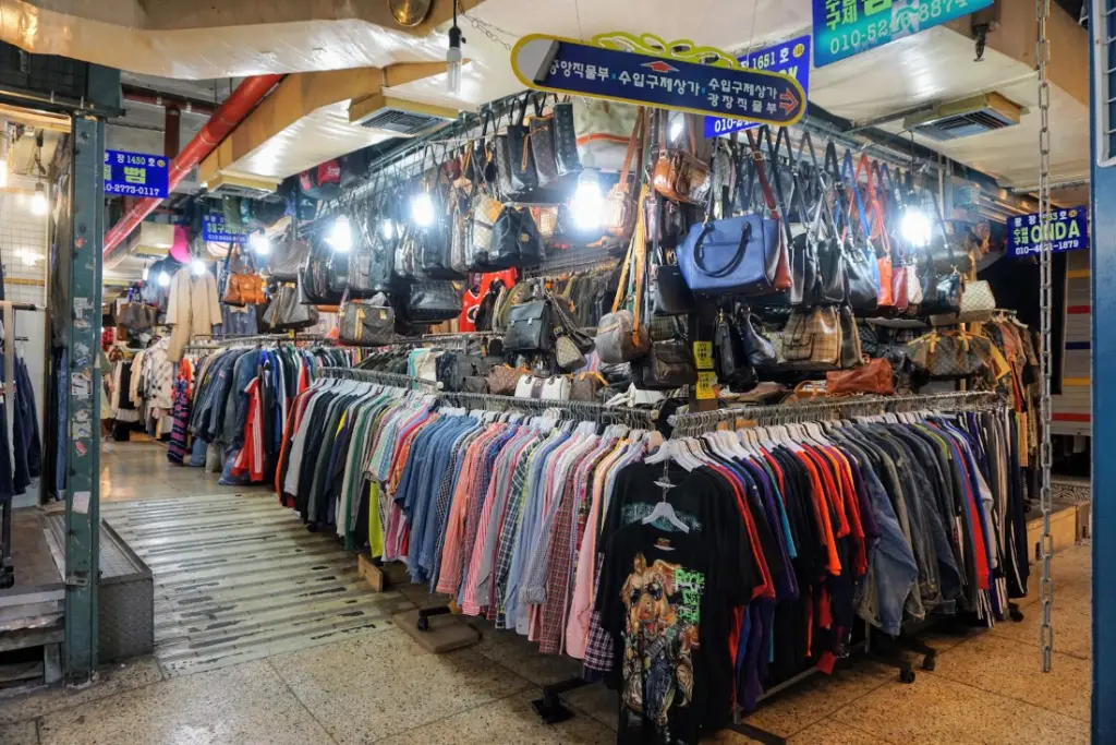 Vêtements vintage au Marché de Gwangjang