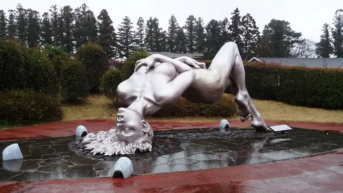 Statue Jeju Loveland