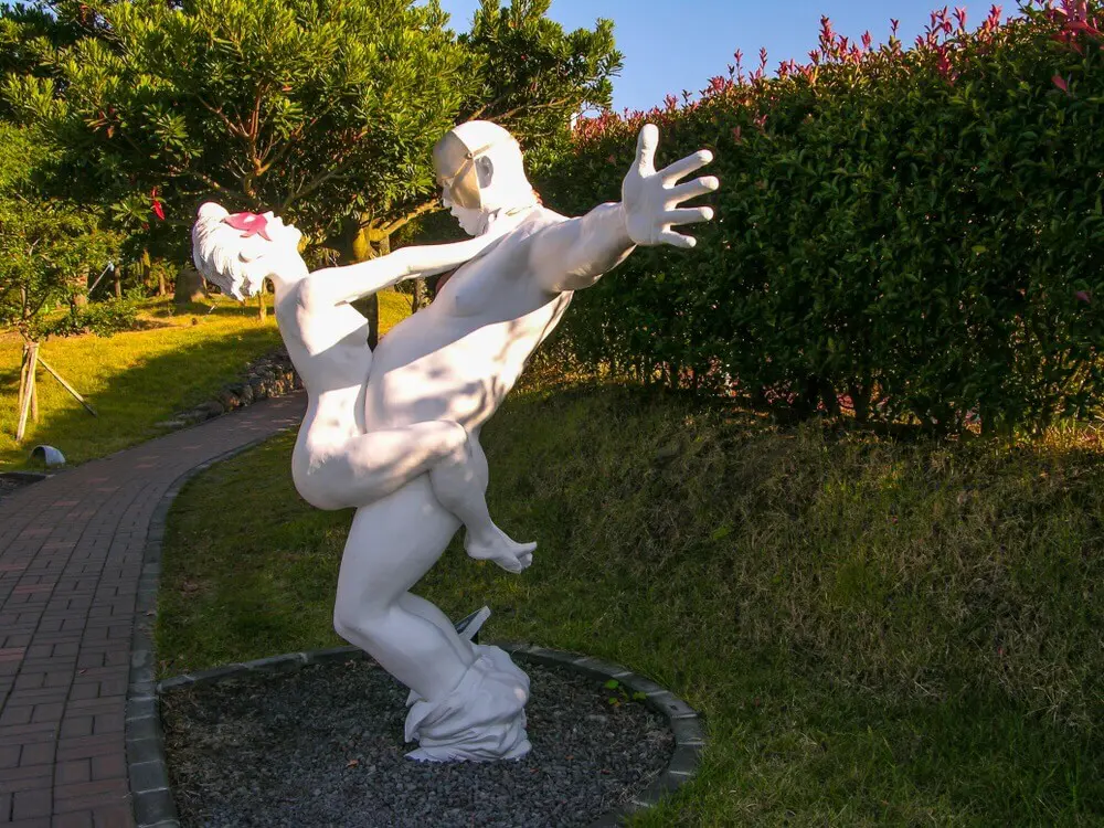 Sculpture érotique entre un homme et une femme au parc Jeju Loveland sur l'île de Jeju