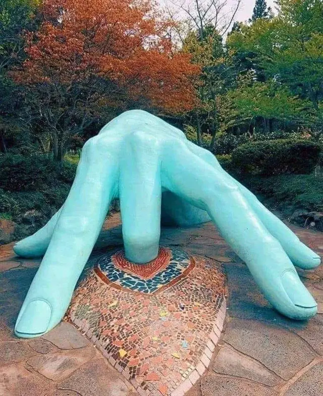 Sculpture Jeju Loveland
