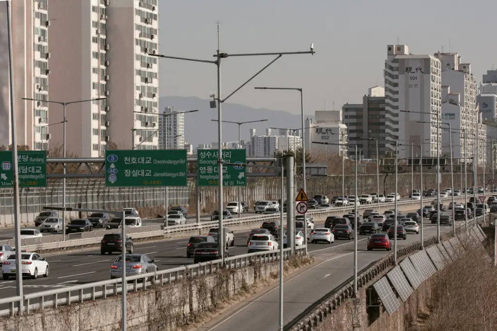 De nombreuses voitures sur l'autoroute en Corée du Sud