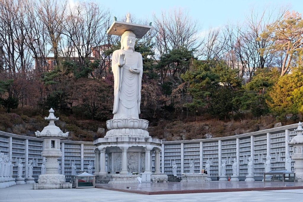 La Statue de Buddha du Temple de Bongeunsa à séoul