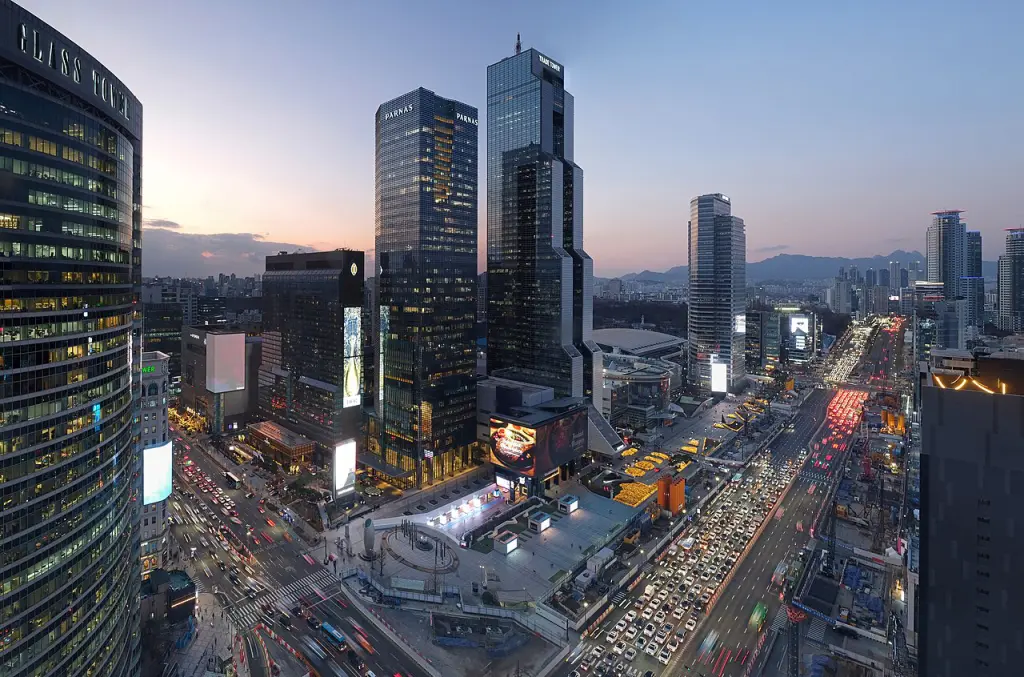 Vue sur des immeubles de Gangnam de nuit