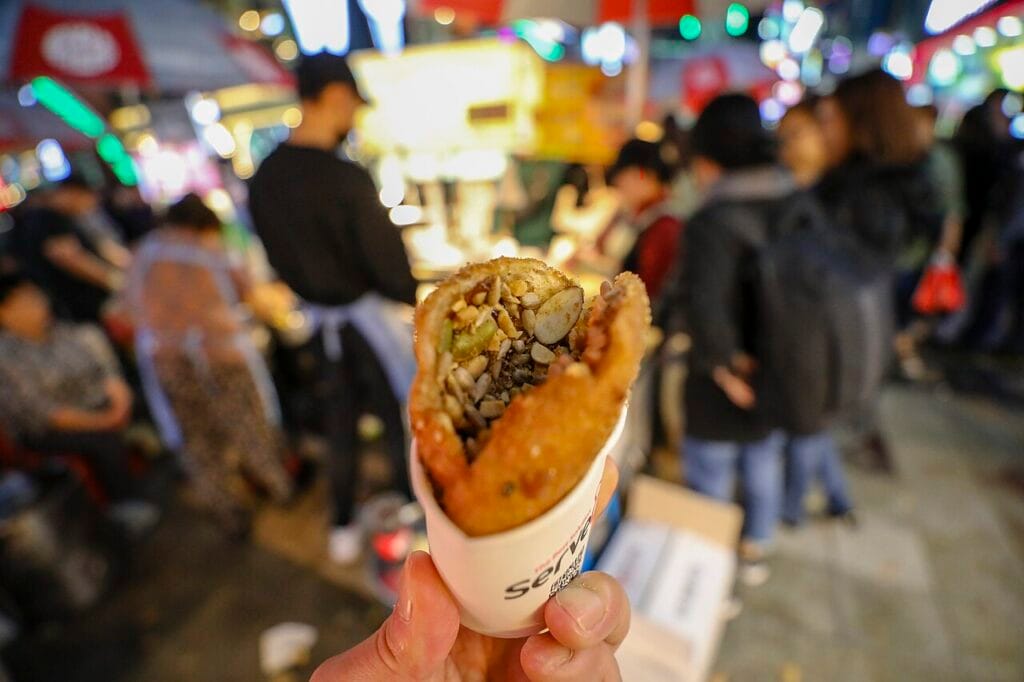 Street food : galette sucrée fourrée aux graines de tournesol