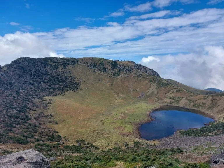 Cratère au sommet du Mont Hallasan
